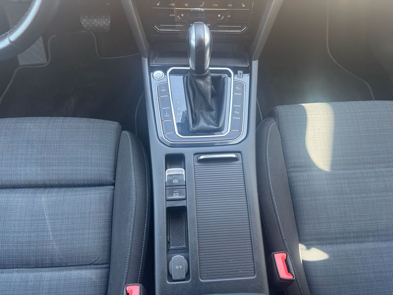 Fahrzeugabbildung Volkswagen Passat Var. 1.4 GTE-NAV-LED-KAMERA-ACC-APPS-SHZ-