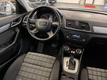 Audi Q3 2.0 TFSI quattro *1.HAND*AHK*BI-XENON*PDC*