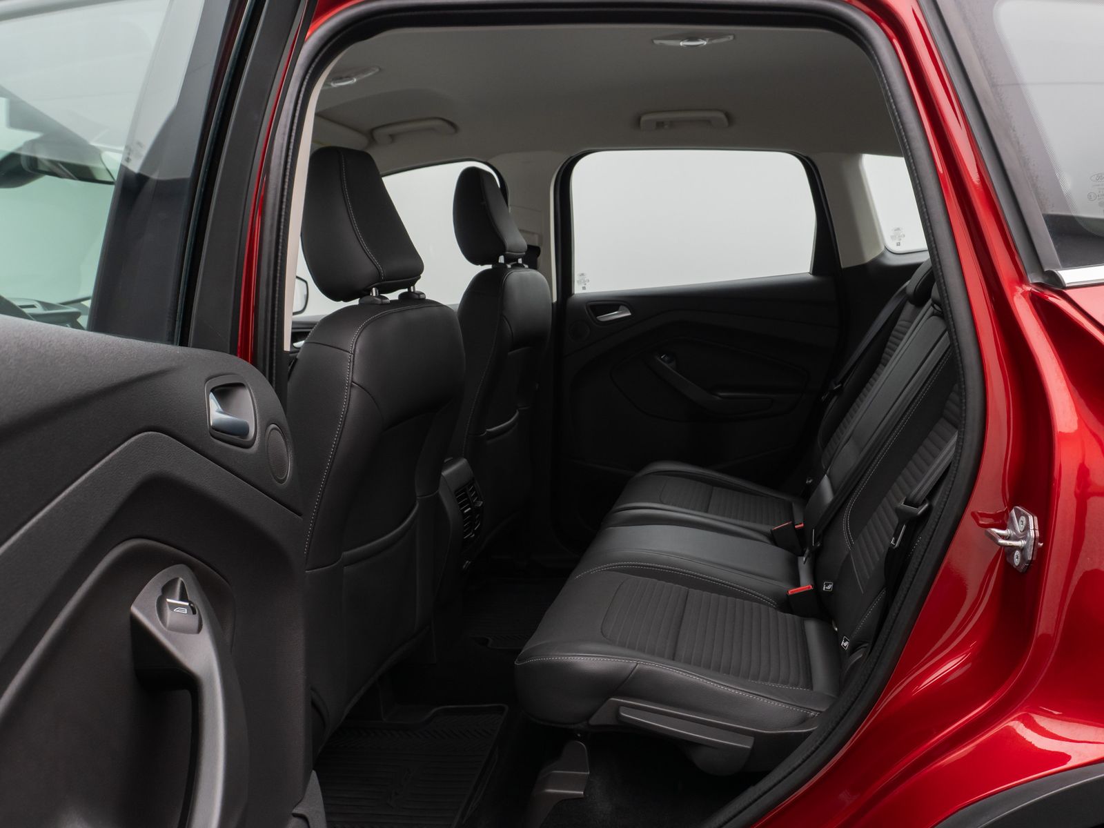 Fahrzeugabbildung Ford Kuga Titanium Navigation Kamera Sitzhzg Tempomat