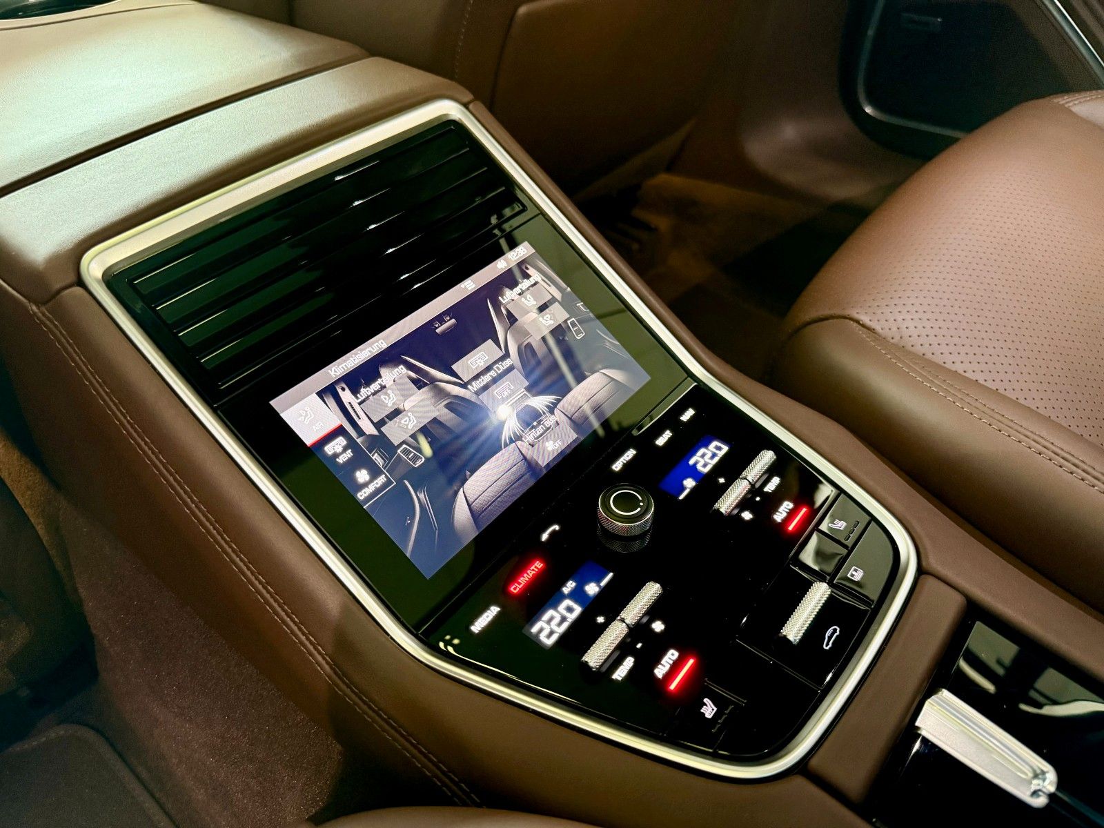 Fahrzeugabbildung Porsche Panamera Turbo PCCB/Panorama/SportDesign/ACC/DAB