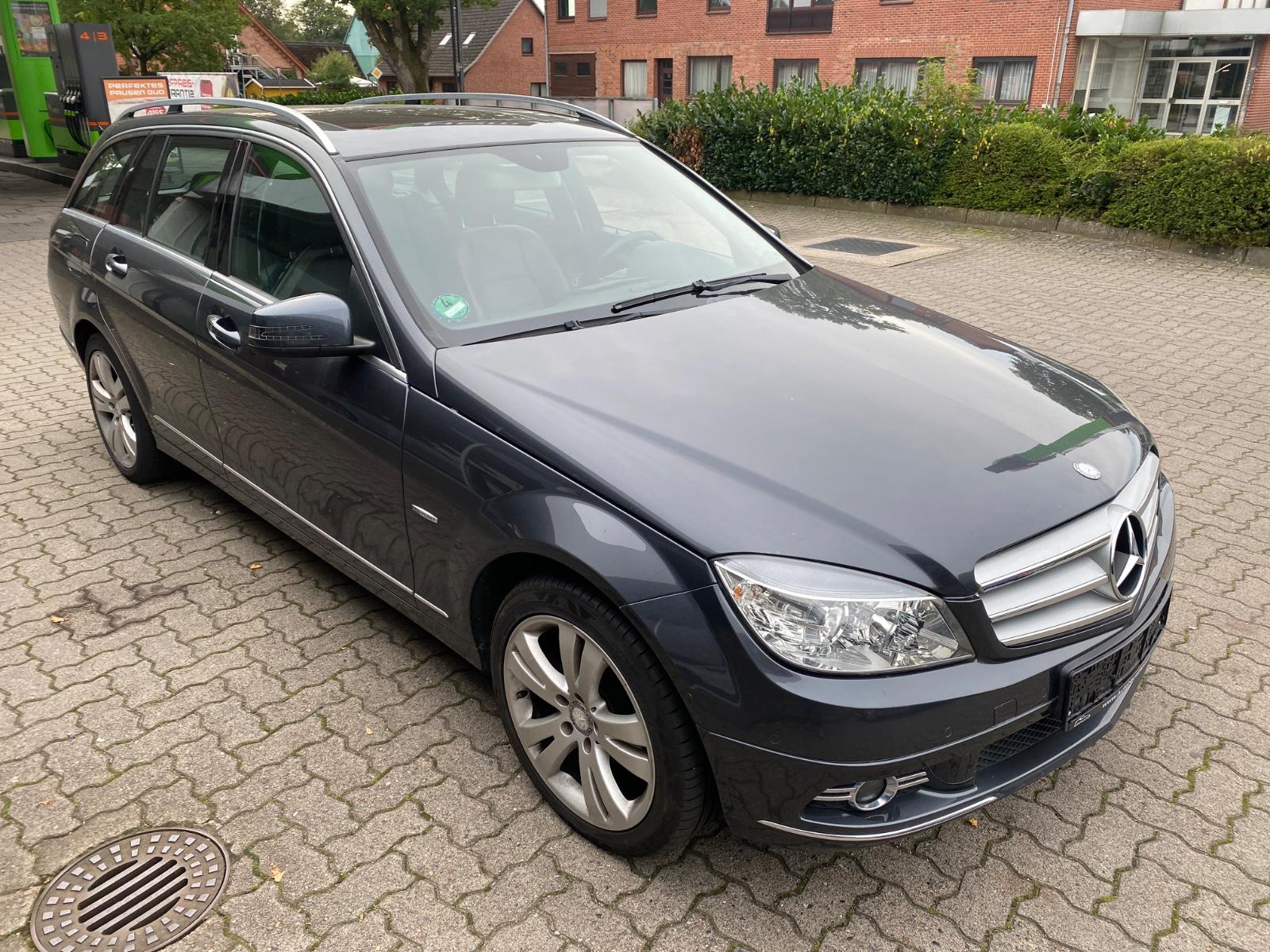 Mercedes-Benz C200 2010 — салон