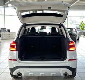 Fahrzeugabbildung BMW X3 xD30d xLine ACC 360° HUD H/K AHK Komfort DAB