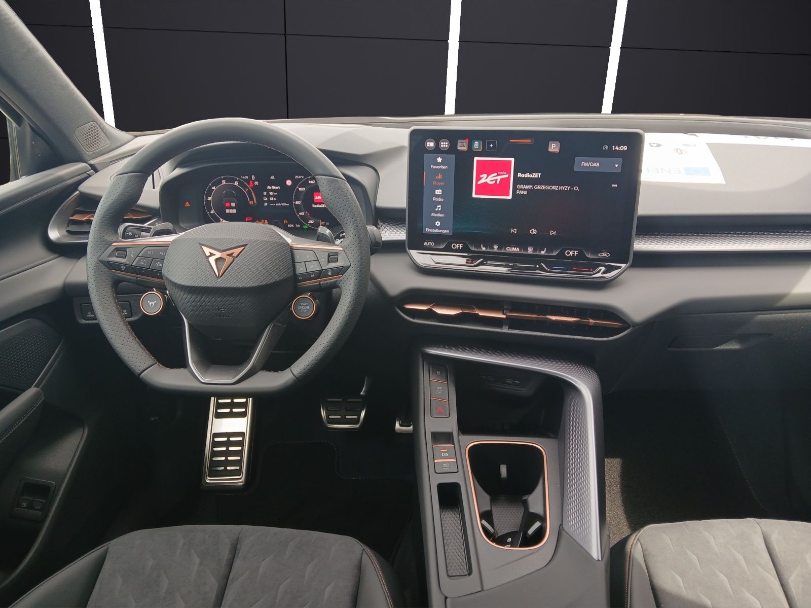 Fahrzeugabbildung CUPRA Terramar 1.5 e-Hybrid MATRIX Sennheiser