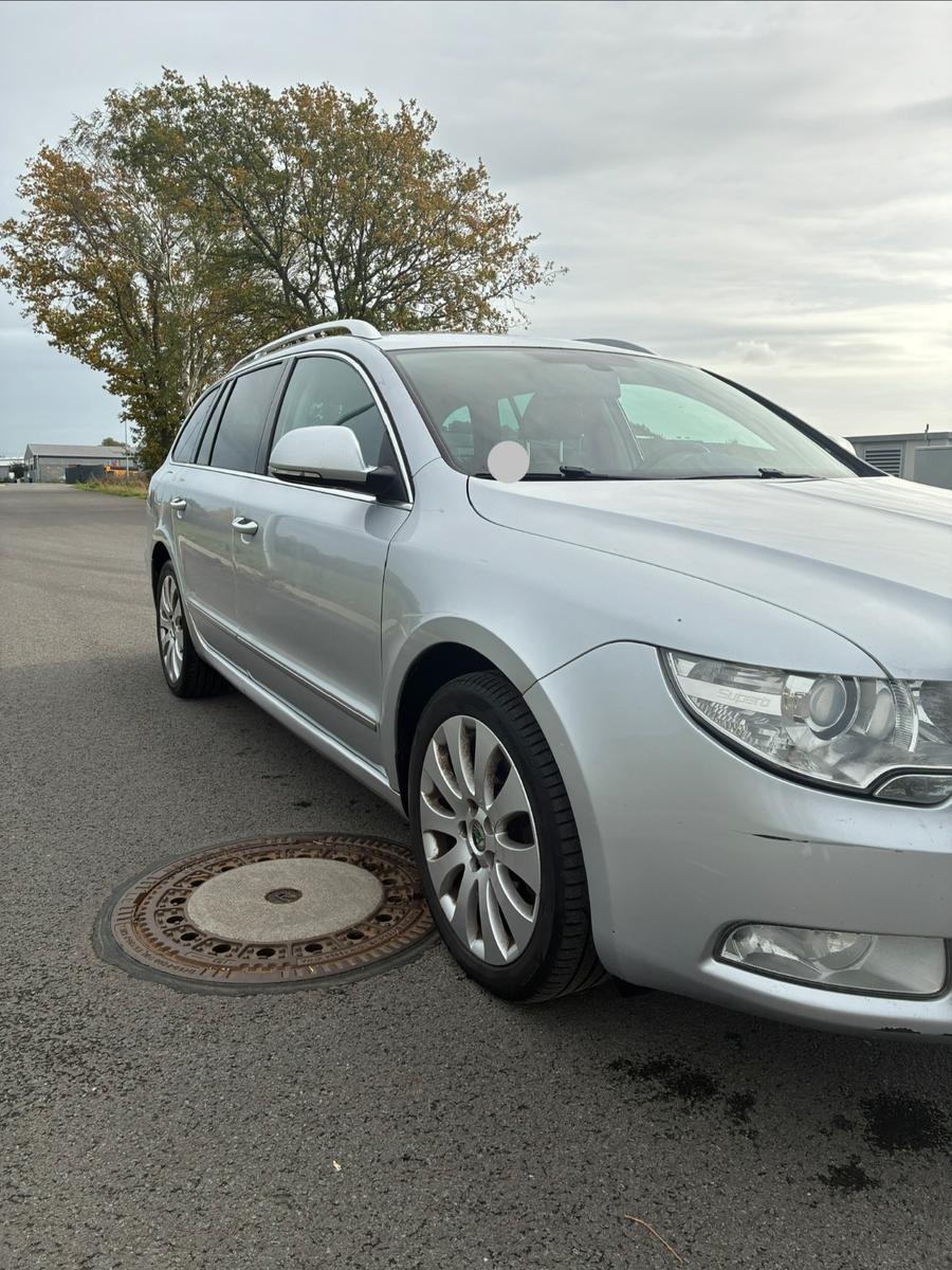 Skoda Superb 2010 — photo 12