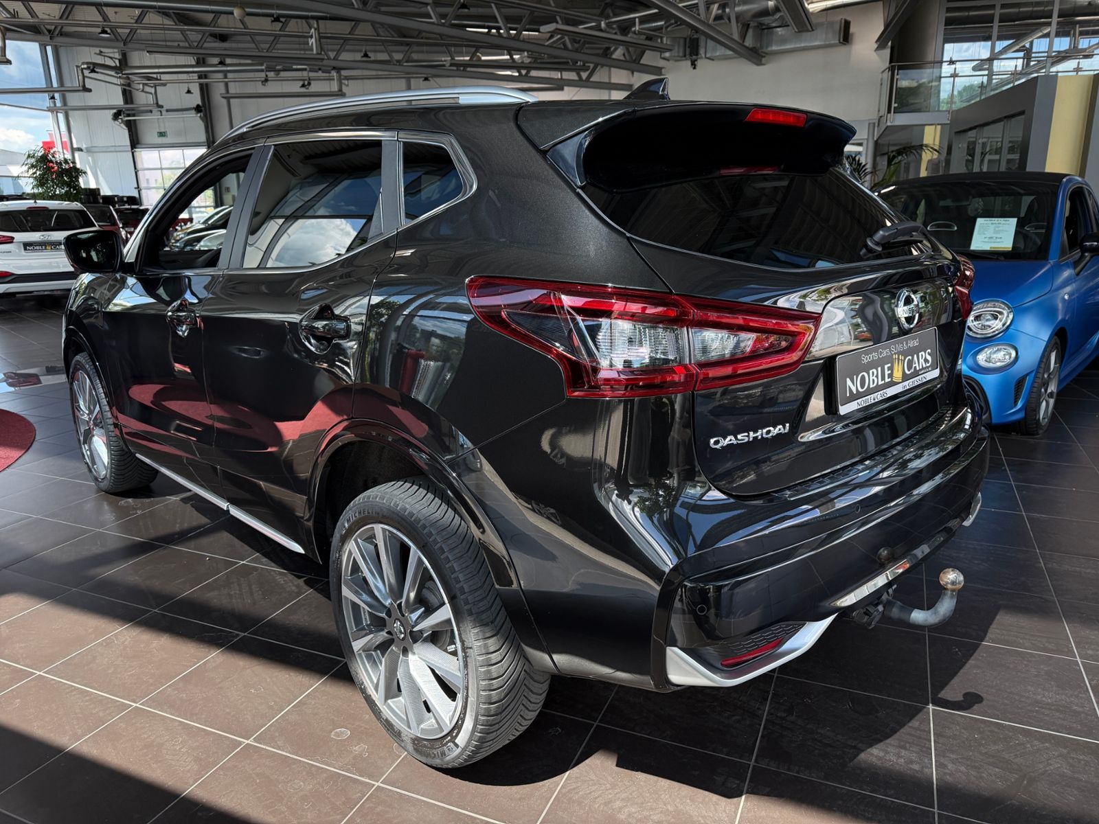Fahrzeugabbildung Nissan Qashqai Tekna+ 4x4 PANO RFK ACC NAVI