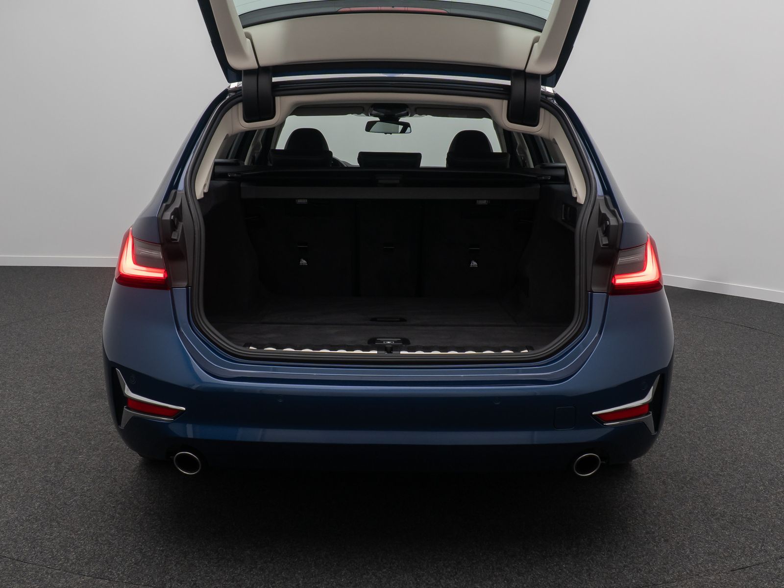 Fahrzeugabbildung BMW 318d Luxury Line DAB Alarm Geschwindigreg HiFi