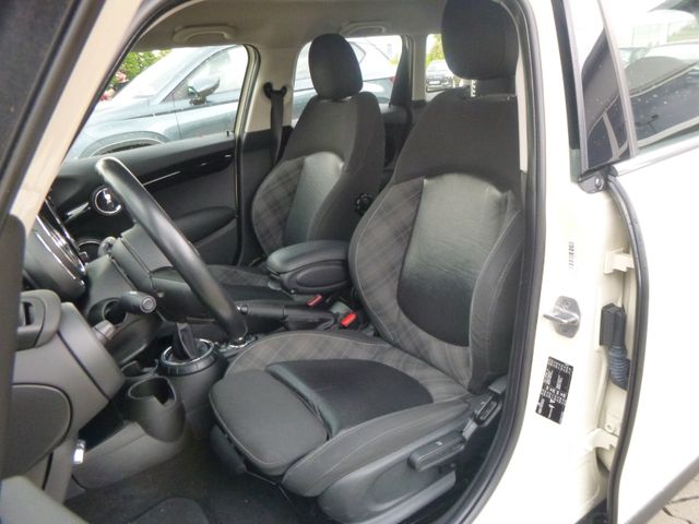 Fahrzeugabbildung MINI ONE 1,2 >Navi/Sitzheiz/PDC/Teil-Leder<