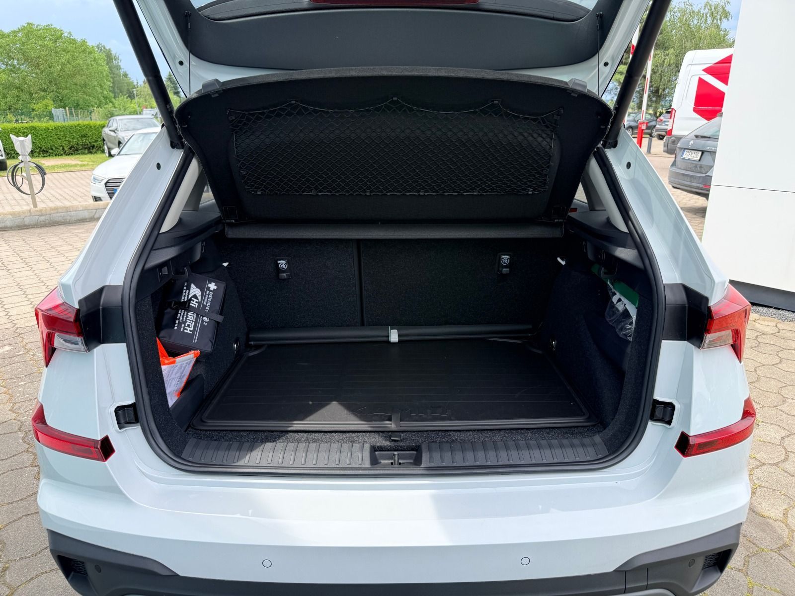 Fahrzeugabbildung SKODA Kamiq 1115PS DSG*BehFro*RFK*AHK*eHeck*Matrix