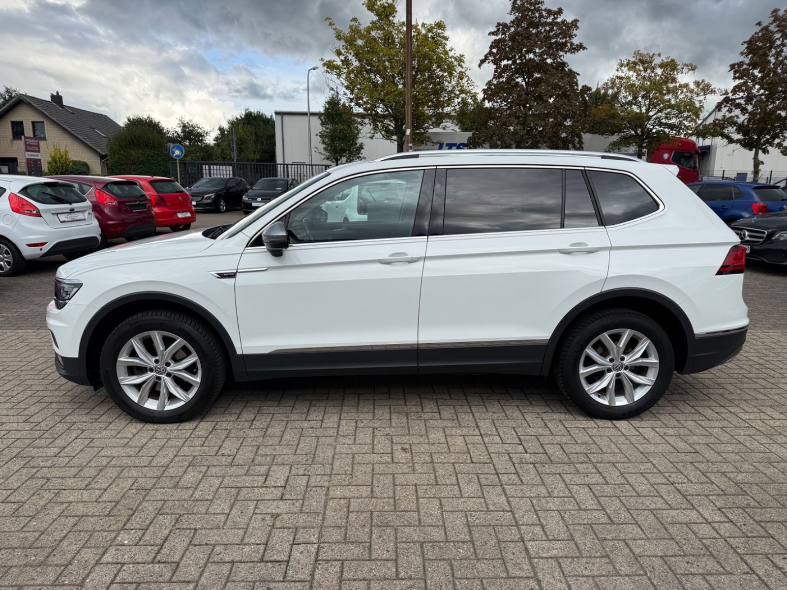 Tiguan Allspace Highline 4Motion*7-SITZER*NAVI*2