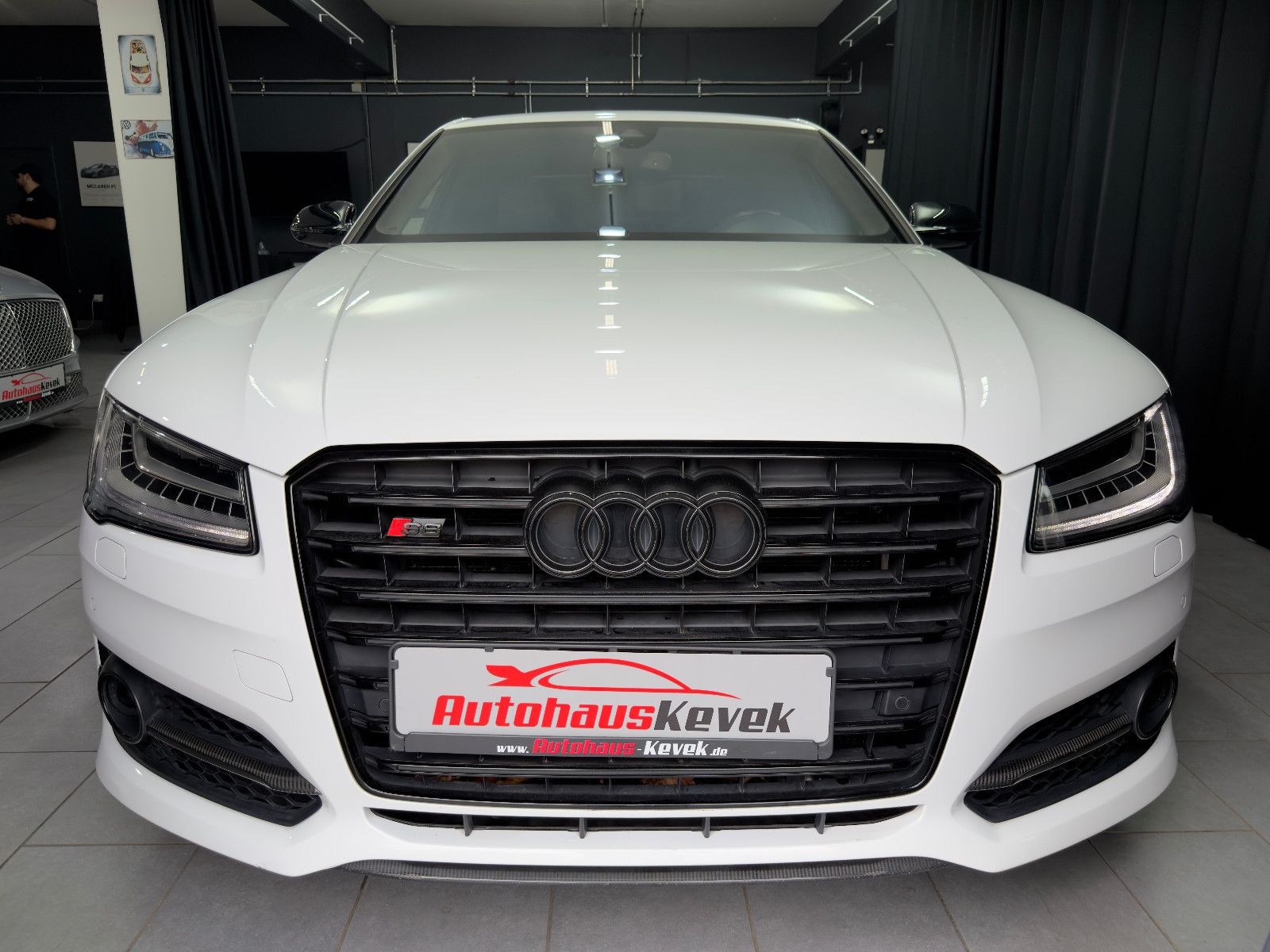 Fahrzeugabbildung Audi S8 4.0 TFSI quattro plus |KERAMIK|CARBON|MASSAGE