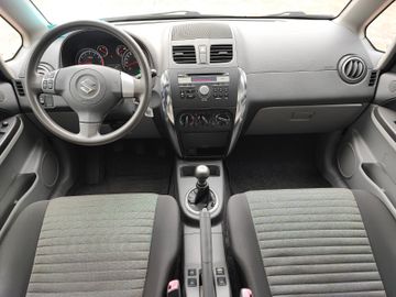 Bild 12 Suzuki SX4 Club 1.6 VVT i-AWD 4x4+AHK+SHZ+ALU+CD+