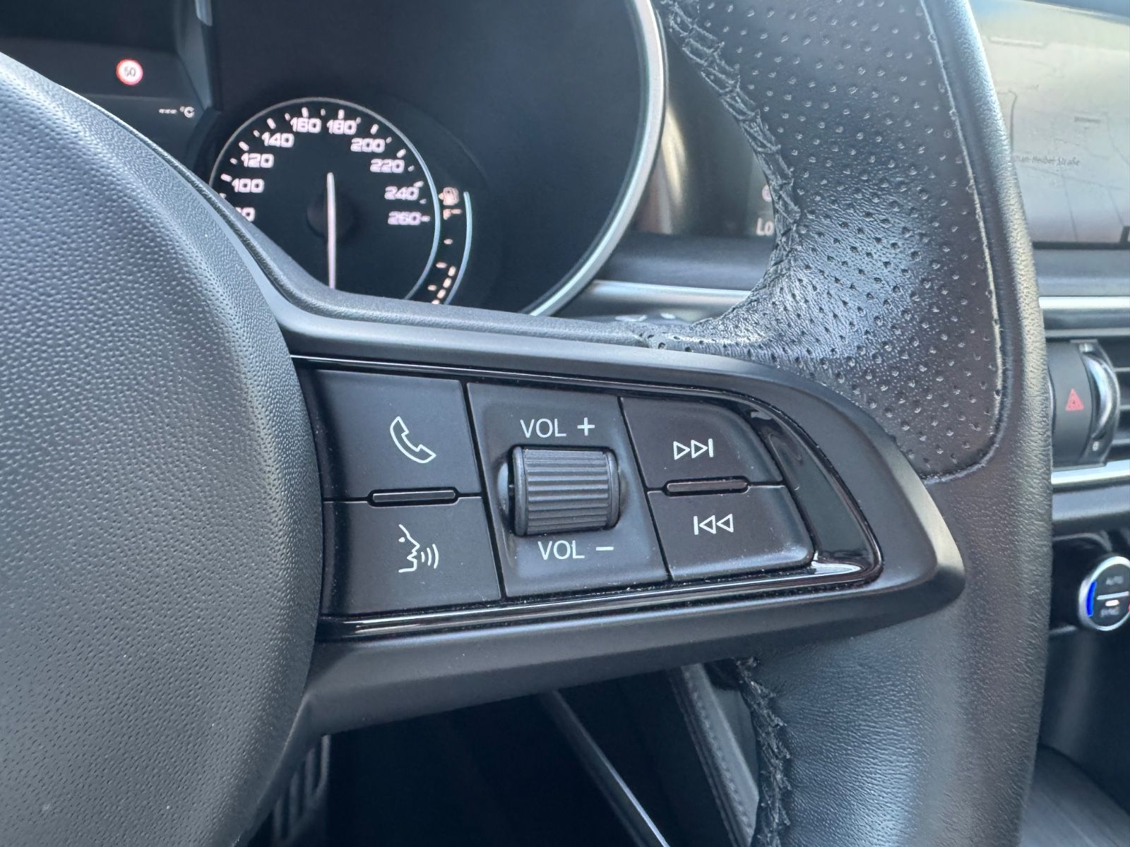 Fahrzeugabbildung Alfa Romeo Stelvio Ti Q4/MEMORY/NAVI/KAMERA/ACC/KLIMA