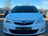 Opel Astra J Sports Tourer 150 Jahre Opel - Opel Astra mit Benzin-Antrieb: Jahre 150