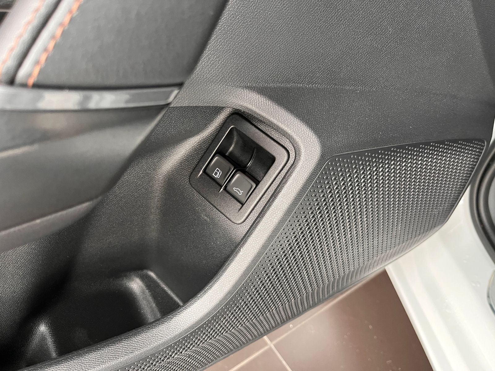 Fahrzeugabbildung CUPRA Leon Sportstourer VZ e-Hybrid RFK SHZ NAV