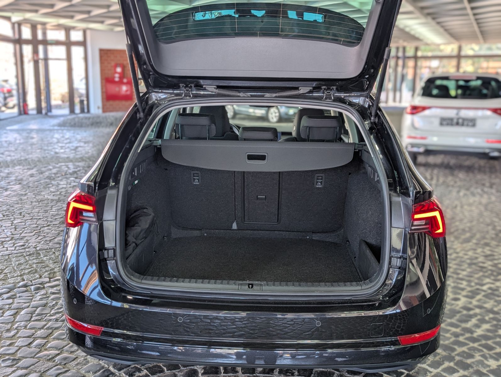 Fahrzeugabbildung SKODA Octavia 2.0TDI Clever AMBI MASSAGE PANO VIRT LED