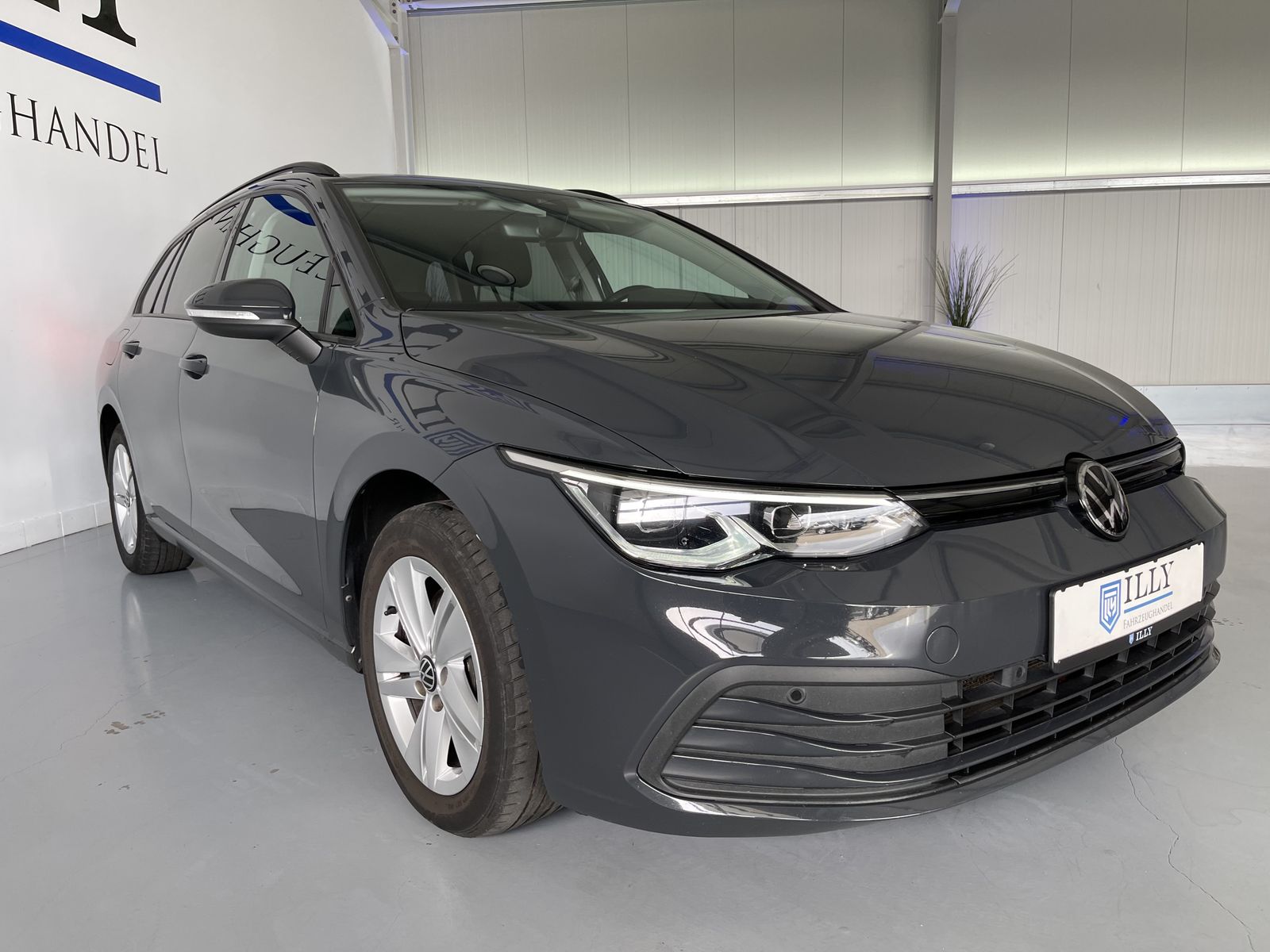 Fahrzeugabbildung Volkswagen Golf Life 2.0 TDI*LED-Plus*AHK*Cam*STHZ*