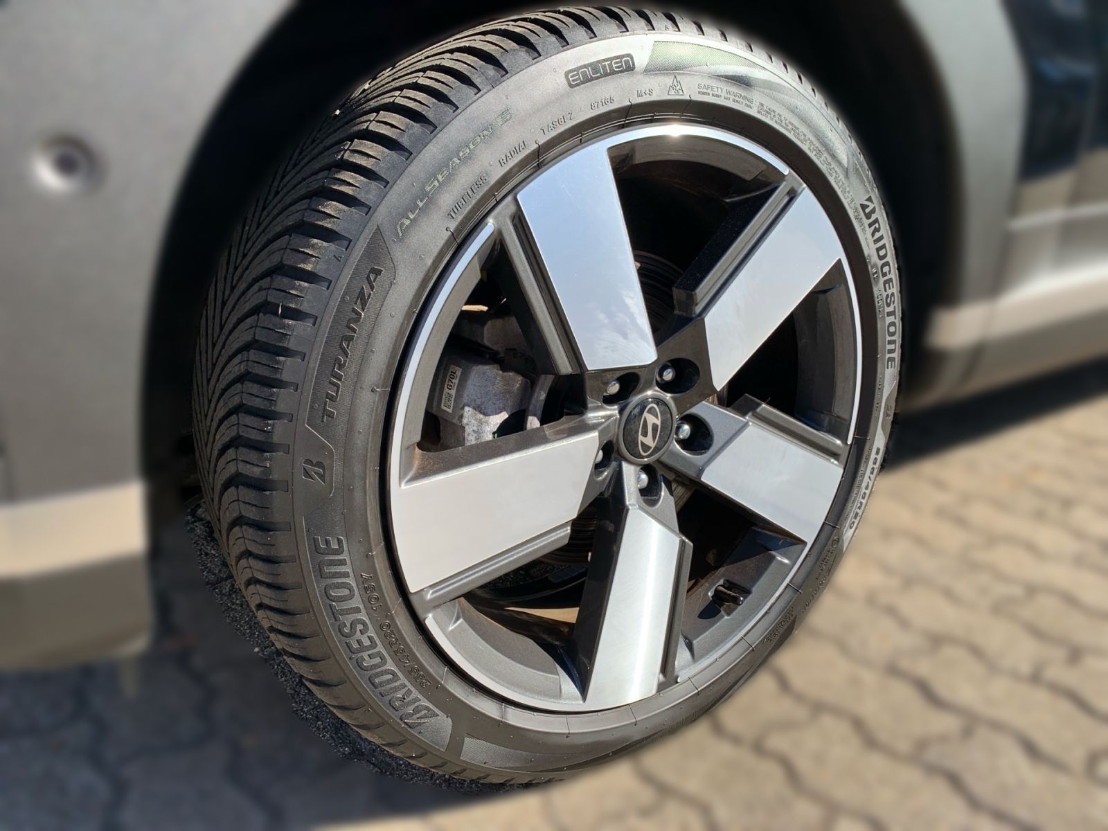 Fahrzeugabbildung Hyundai SANTA FE 1.6T-GDI Signature Hybrid 4WD Schiebeda