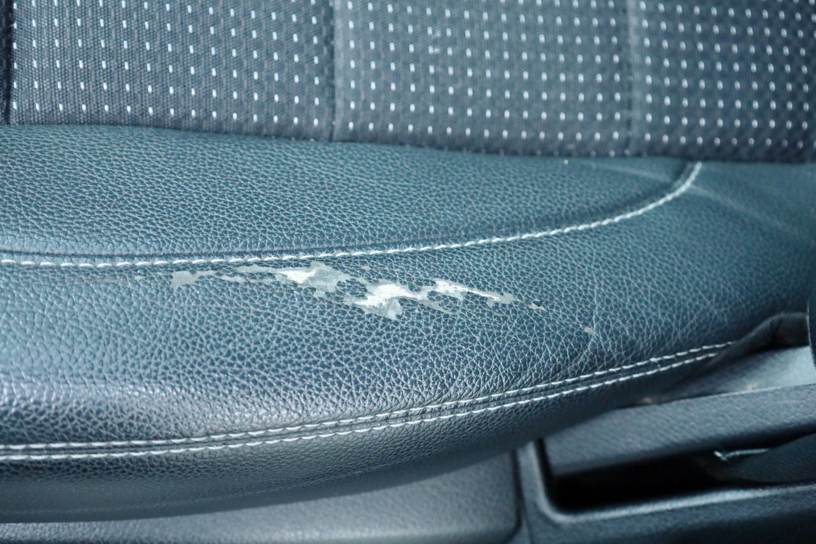 Fahrzeugabbildung Mercedes-Benz ML 250 CDI BT T.Leder,Navi,SD,SH,Park Assist,AHK