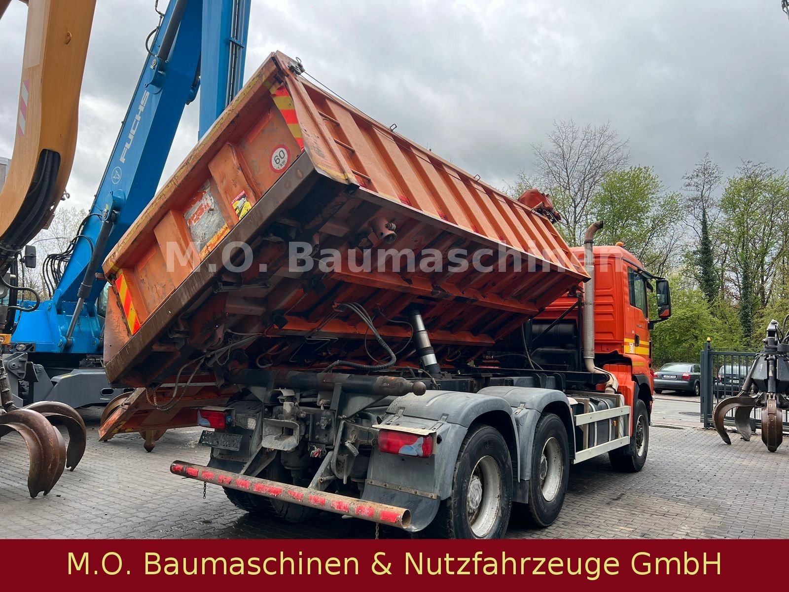 Fahrzeugabbildung MAN TGS 26.440 / 6x6 /3-Seitenkipper / Plane / AC /
