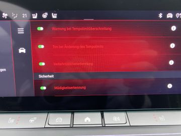 Bild 18 Opel Astra GS AT/NAVI/SHZ+LHZ/PDC vo+hi+360