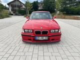 BMW E 36 328 i - BMW 328 mit Benzin-Antrieb: Coupe, Schaltgetriebe
