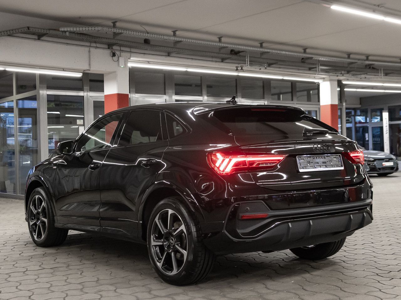 Audi Q3 Sportback 45 TFSI e S line Matrix Keyless AHK imagem 3