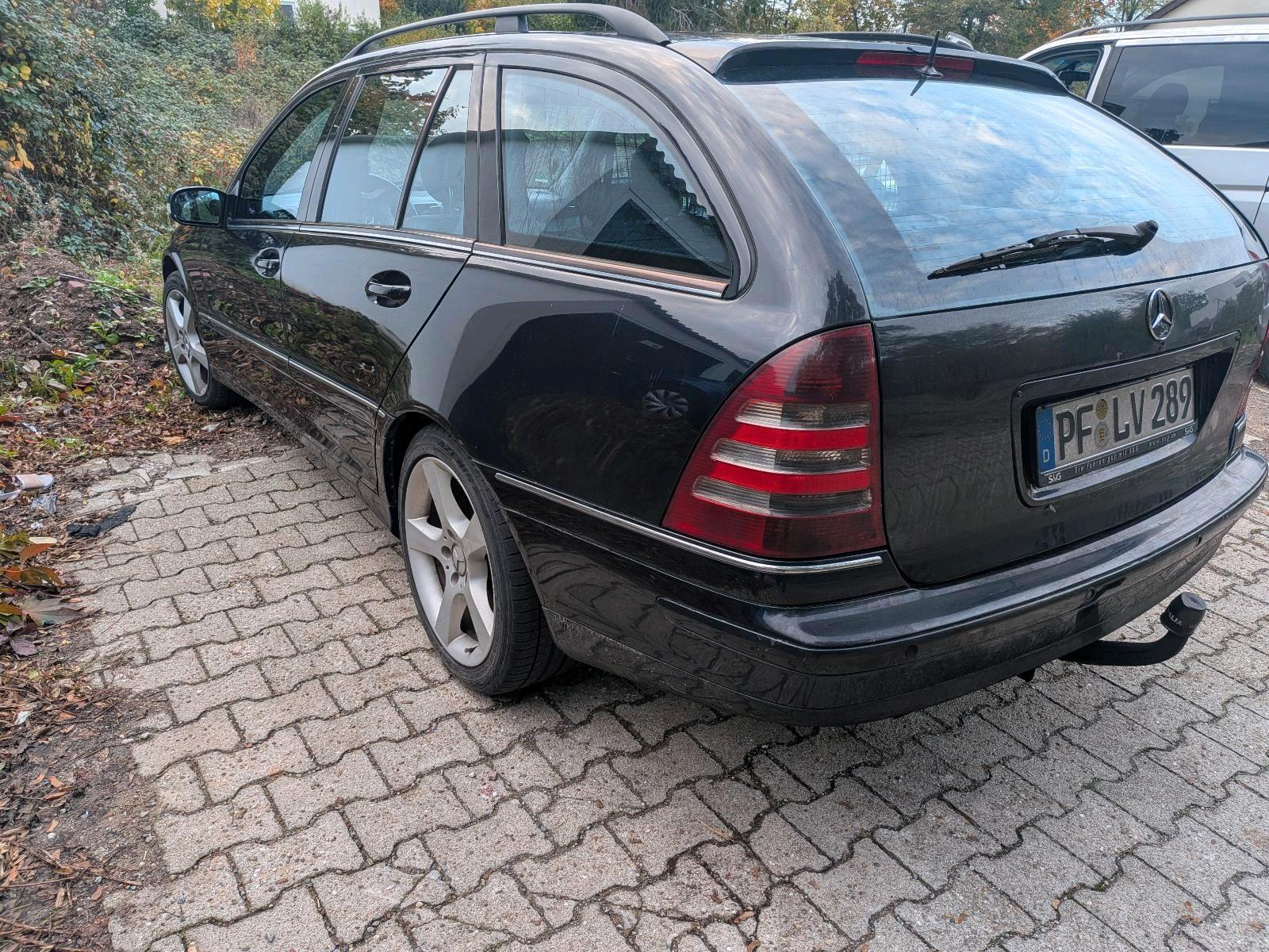 Mercedes-Benz C180 2005 — салон