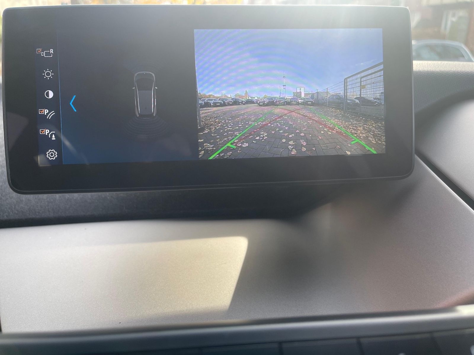 Fahrzeugabbildung BMW i3s KAMERA*SHZ*Business-Paket*20ZOLL*LED