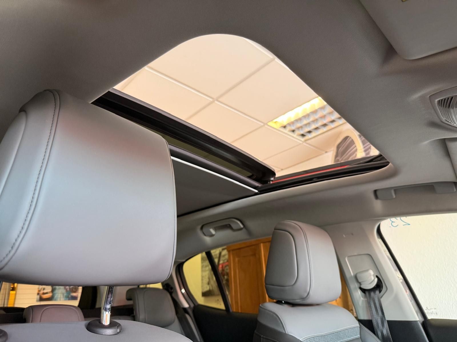 Fahrzeugabbildung Citroën C5 Aircross Hybrid/PANORAMA/LEDER/NAVI/KAMERA