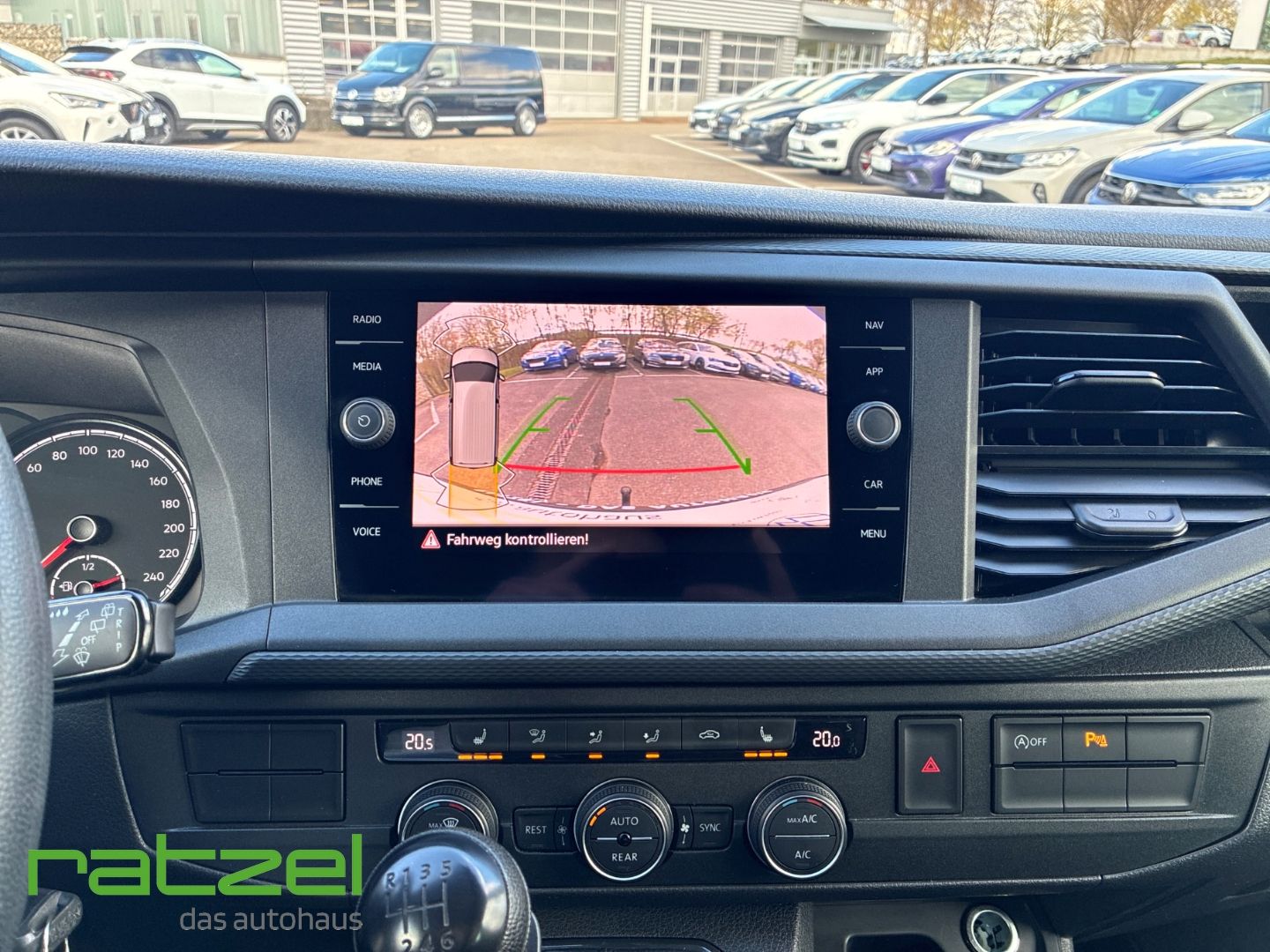 Fahrzeugabbildung Volkswagen T6.1 Multivan Family Trendline 4 Sitze AHK Navi