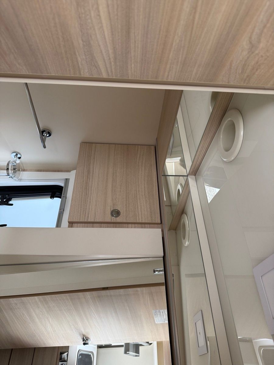 Fahrzeugabbildung Eura Mobil Van V 595 HB Automatik, 180 PS, Fahrassistenzp.