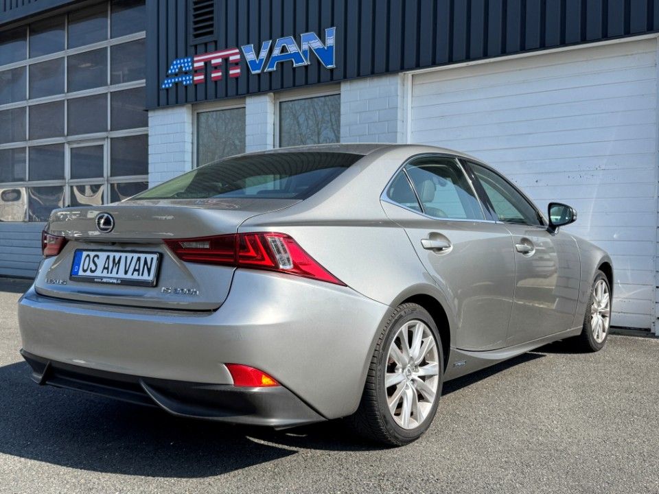 Fahrzeugabbildung Lexus IS 300h Vollhybrid Leder Kamera Winterreifen