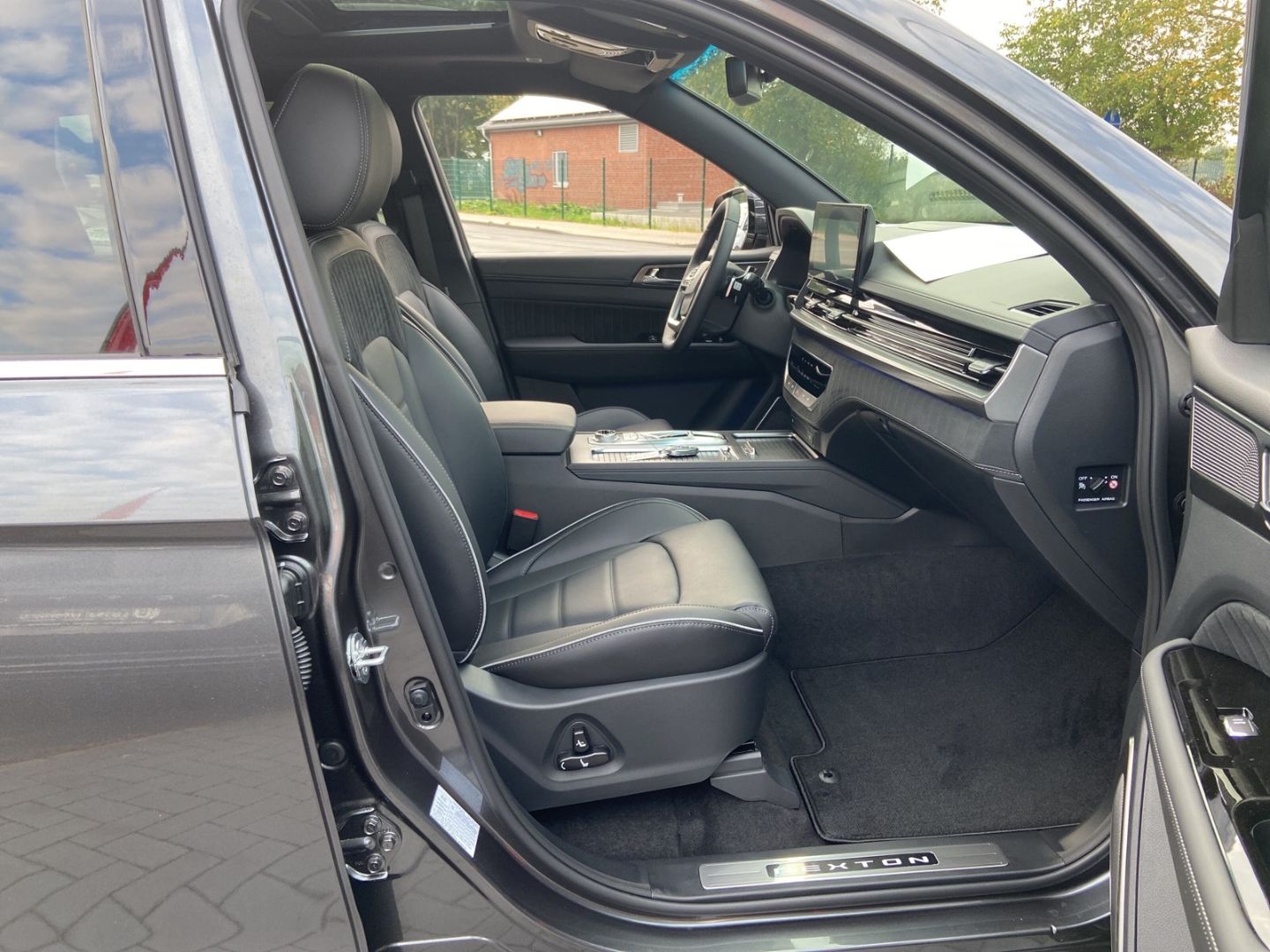 Fahrzeugabbildung KGM Rexton 2.2 Lux 8 AT AWD Navi Leder 360 Kamera