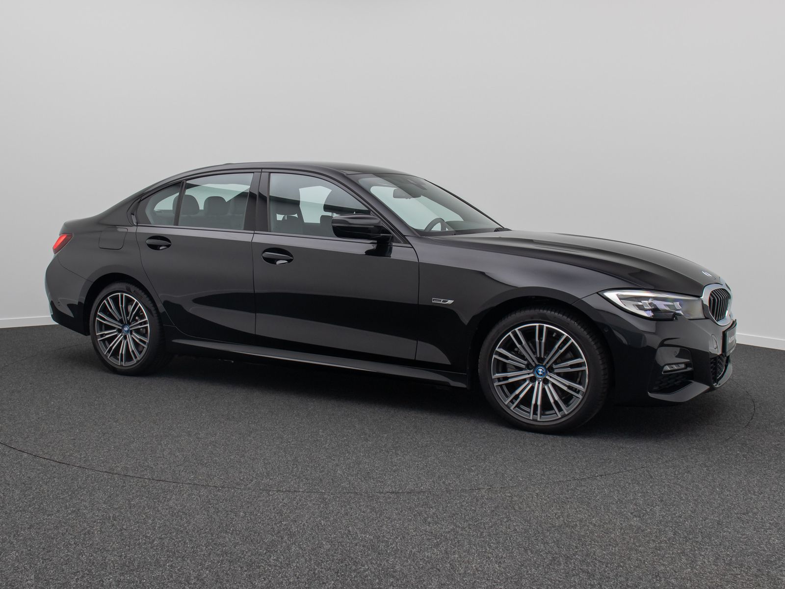 Fahrzeugabbildung BMW 320e M Sport Kamera DAB Alarm Parkassistenzsyst