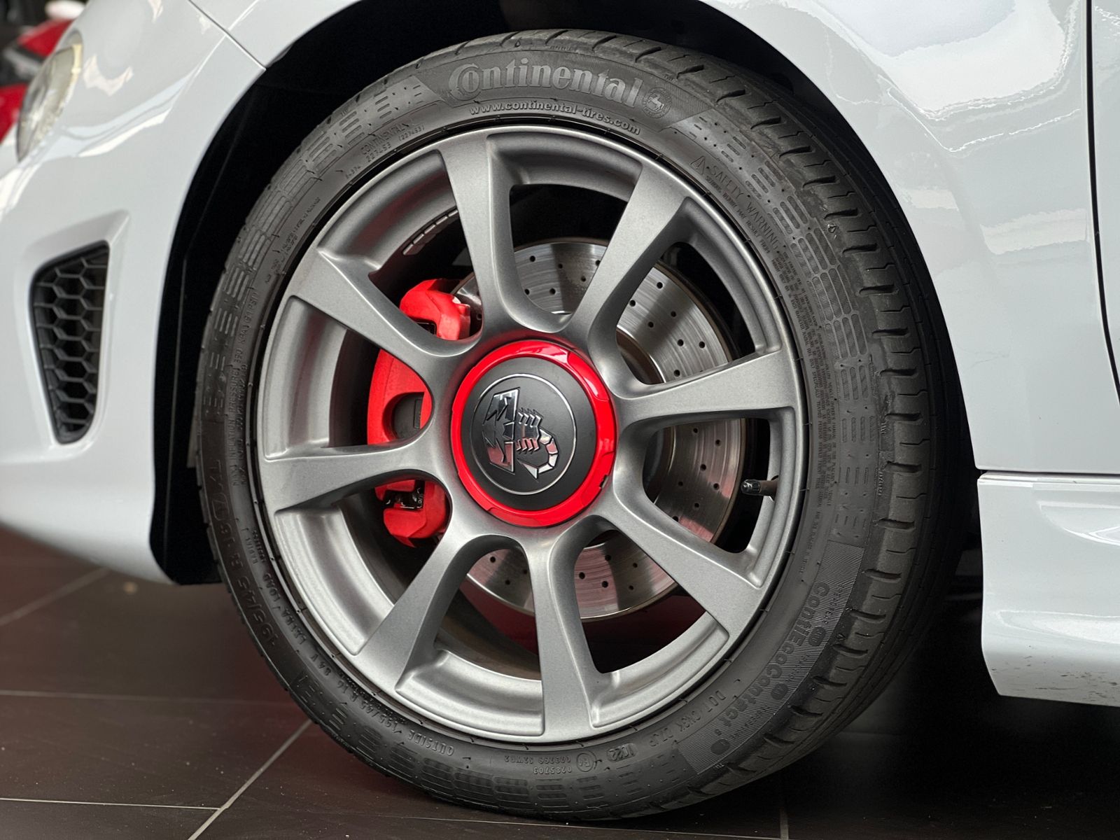 Fahrzeugabbildung Abarth 595C Aut. CARPLAY KLIMA XENON ALU