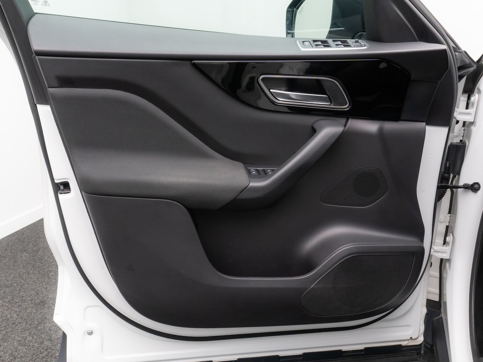 Fahrzeugabbildung Jaguar F-PACE Pure AWD Xenon Memory Kamera Tempomat 20"