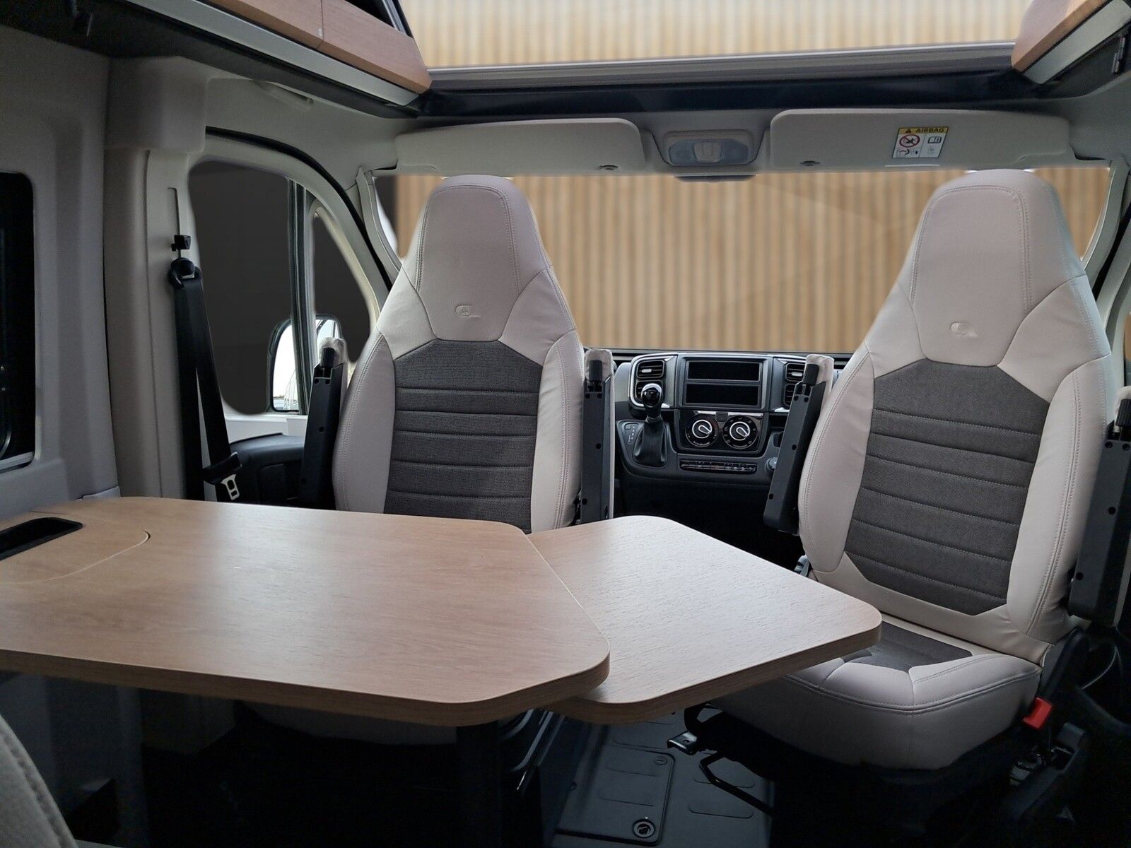 Fahrzeugabbildung Adria Twin 60Y 640 SLB Automatik, Zuziehhilfe