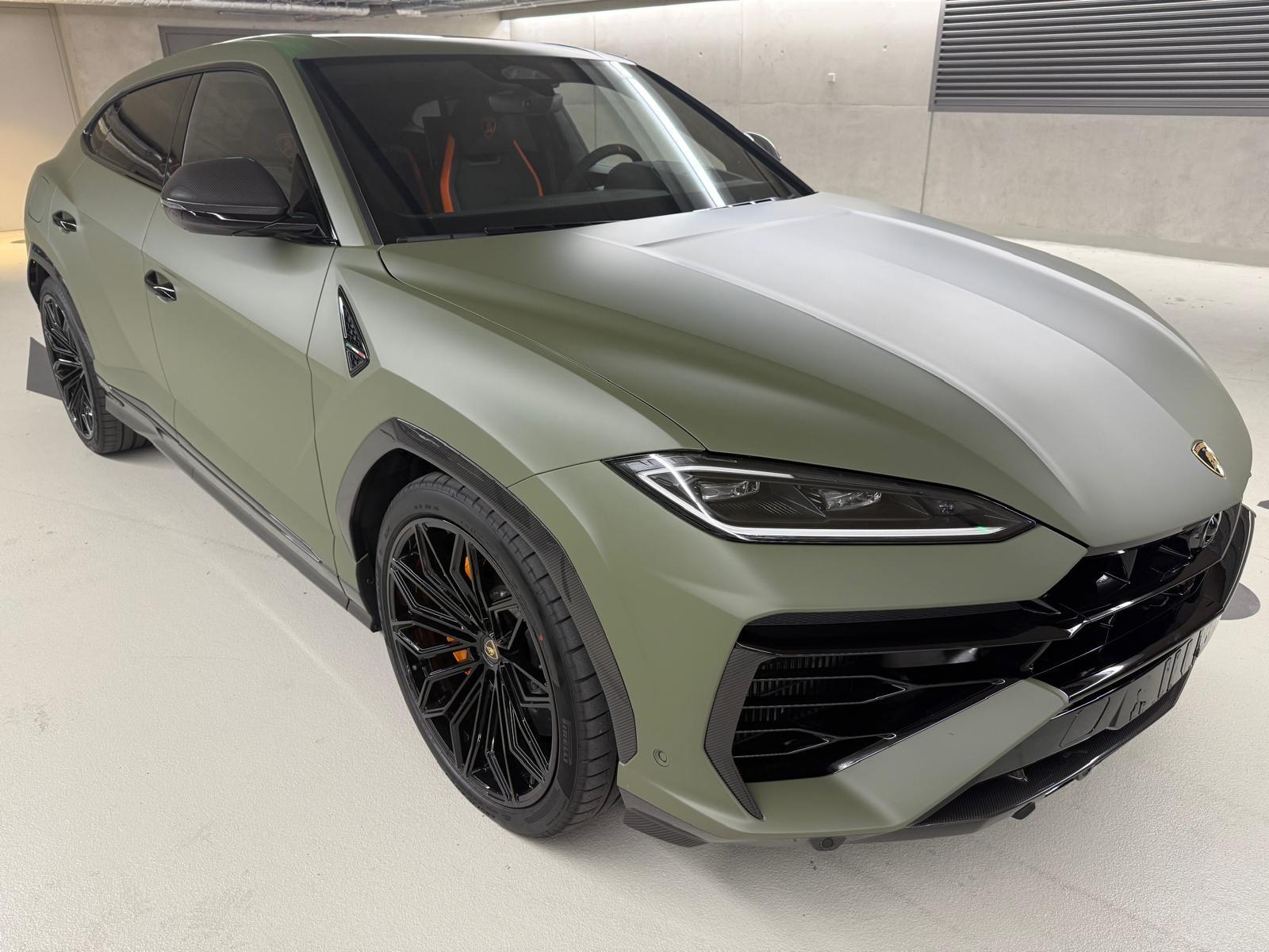 Lamborghini Urus SE/PANO/Rear-Seat/Alcantara/FULL Carbon