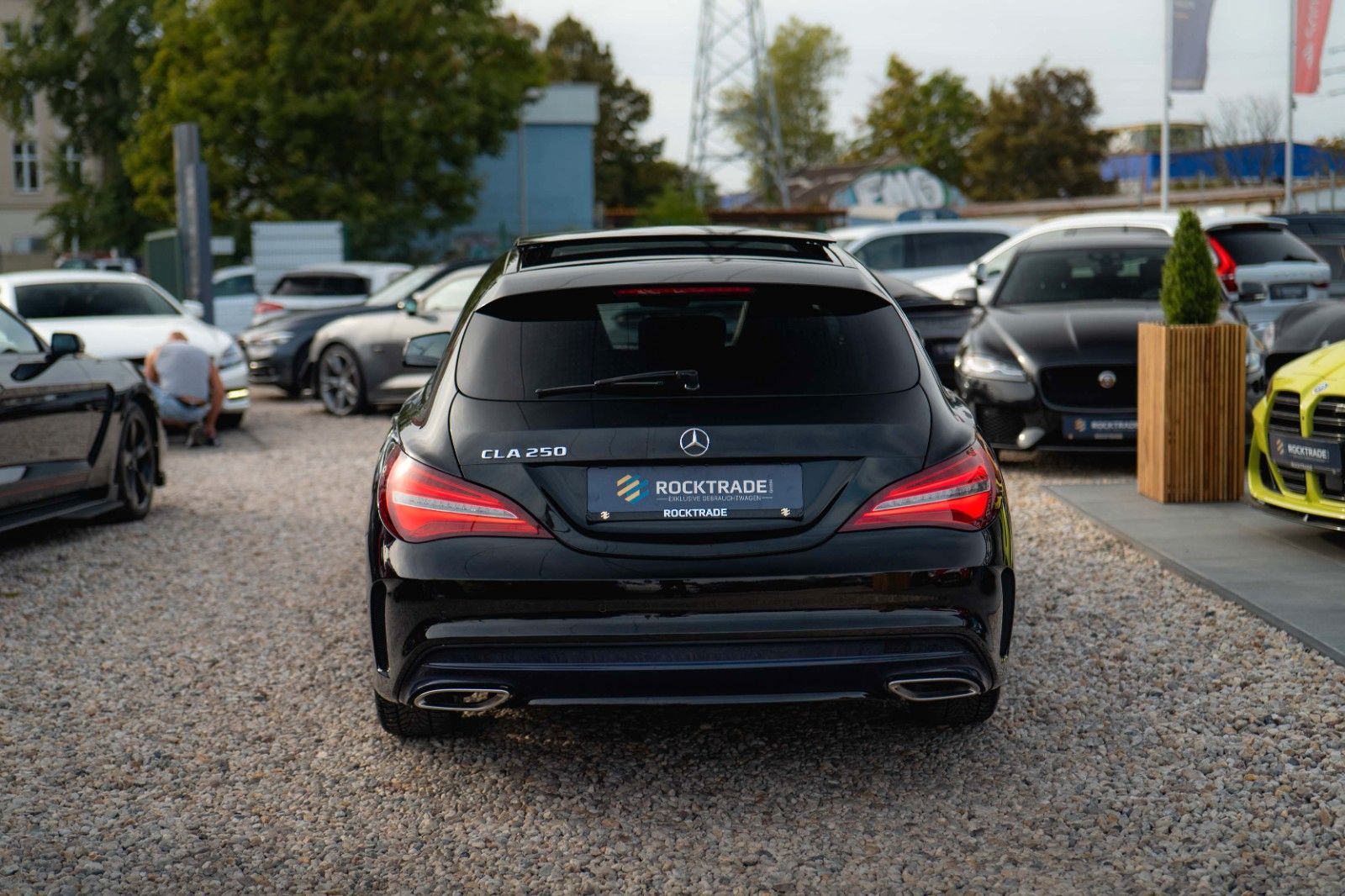 Fahrzeugabbildung Mercedes-Benz CLA 250 Shooting Brake AMG Night-Paket | Pano
