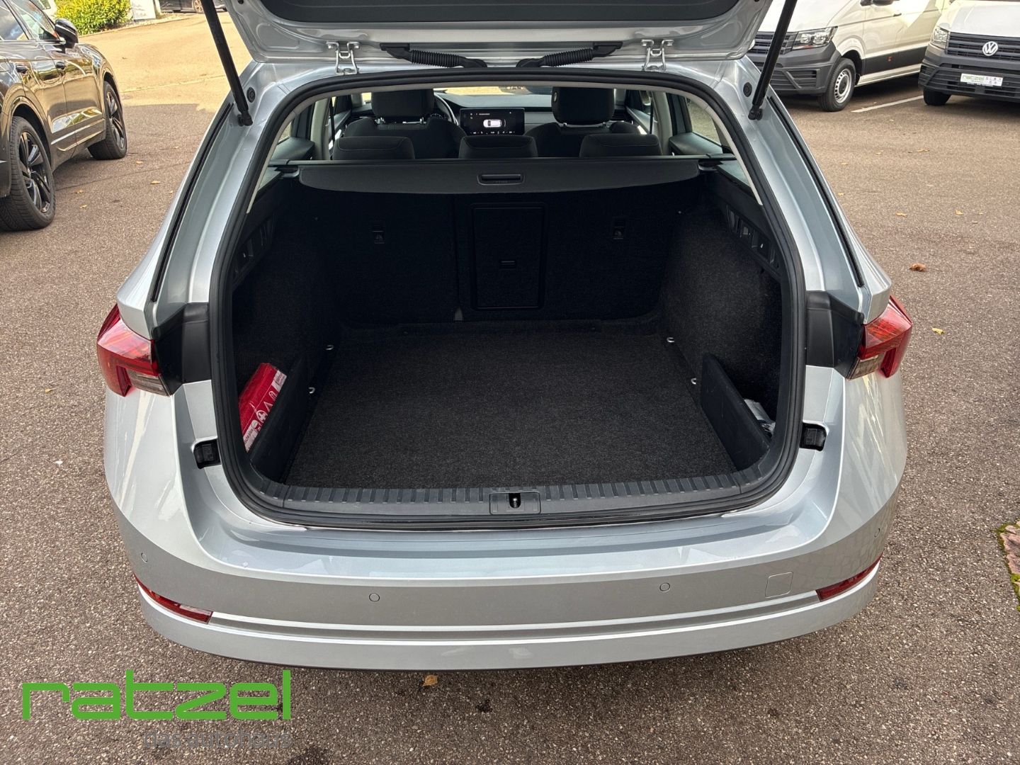 Fahrzeugabbildung SKODA Octavia Combi 2.0 TDI Style HUD AHK-klappbar Nav