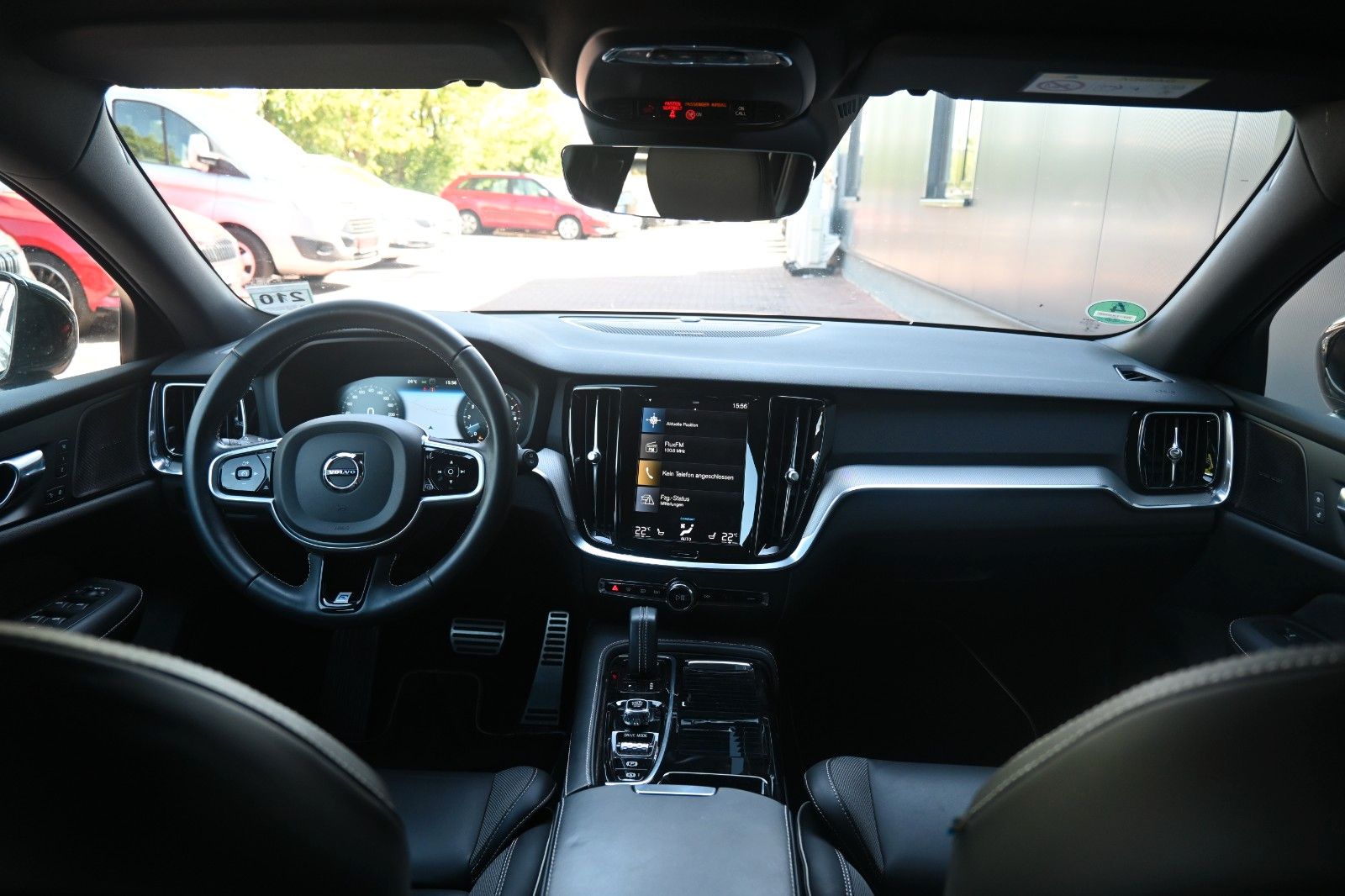 Fahrzeugabbildung Volvo V60 T8 TE AWD R-Design*LED*DAB+*CAM*H&K*STHZ