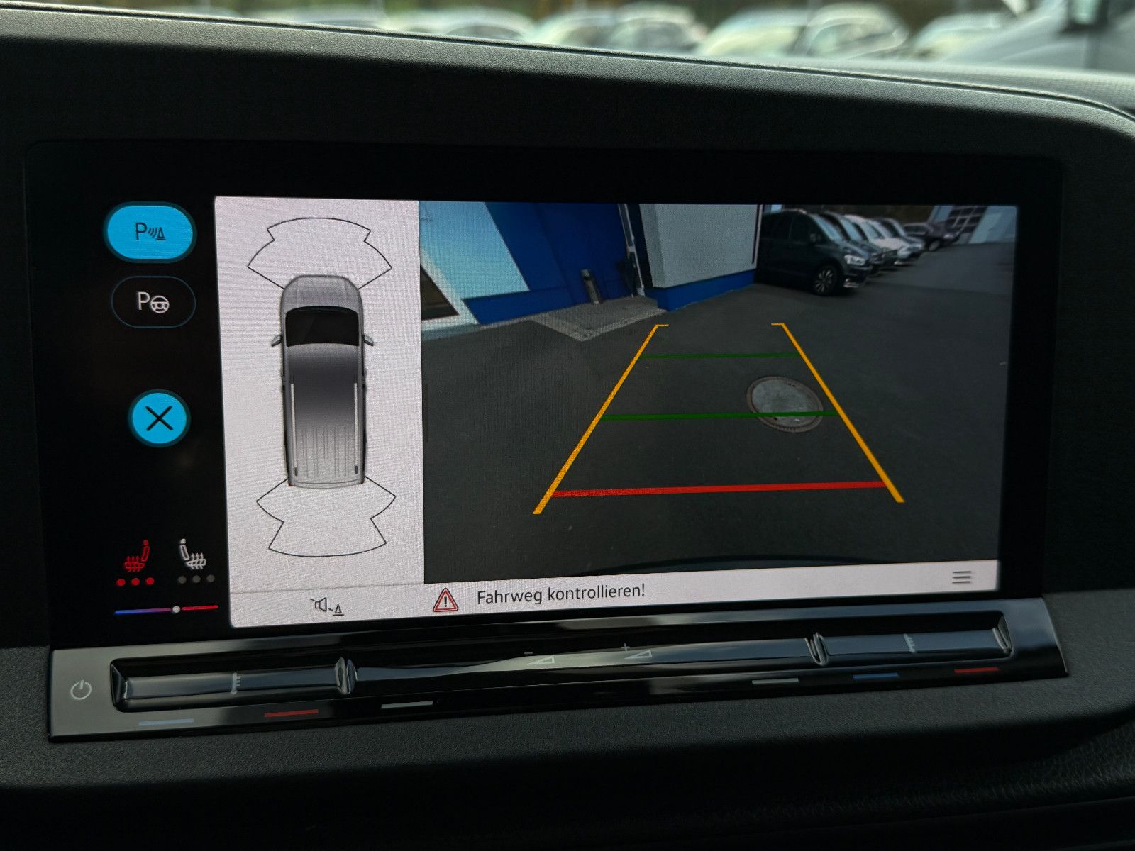 Fahrzeugabbildung Volkswagen Caddy Maxi 7-Sitzer DAB GRA Navi Kamera SHZ PDC