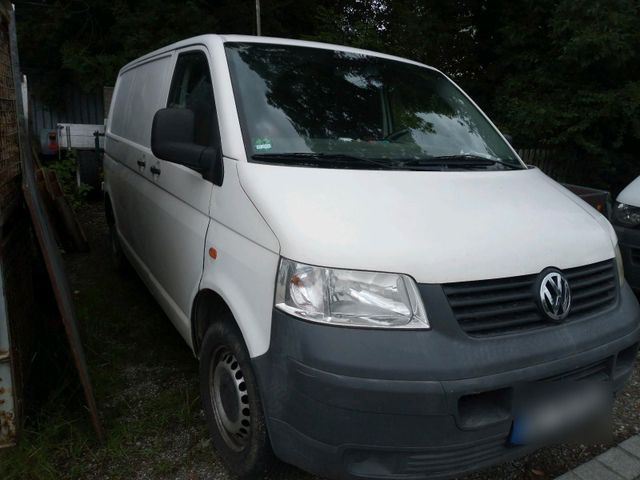 Volkswagen VW T5 Transporter mit AHK