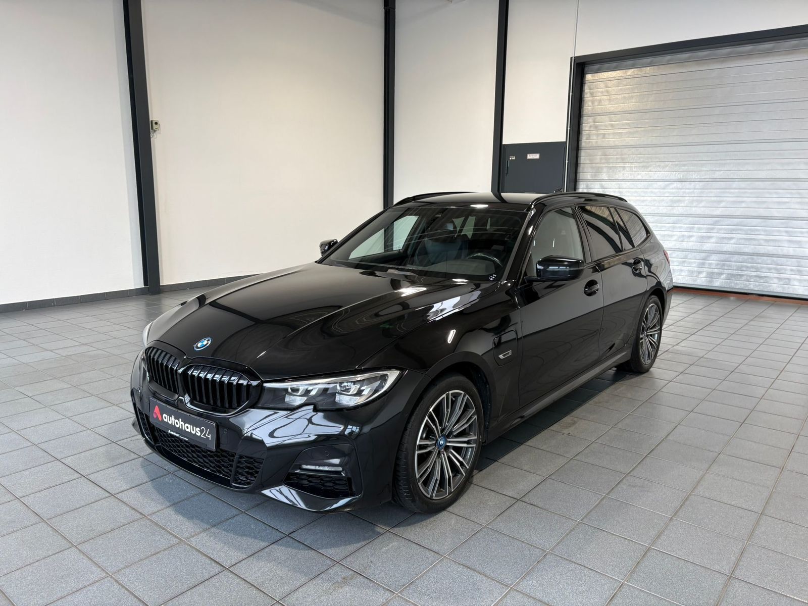 BMW 320 e M Sport  LED|Navi|PDC|AHK|Kamera imagem 3