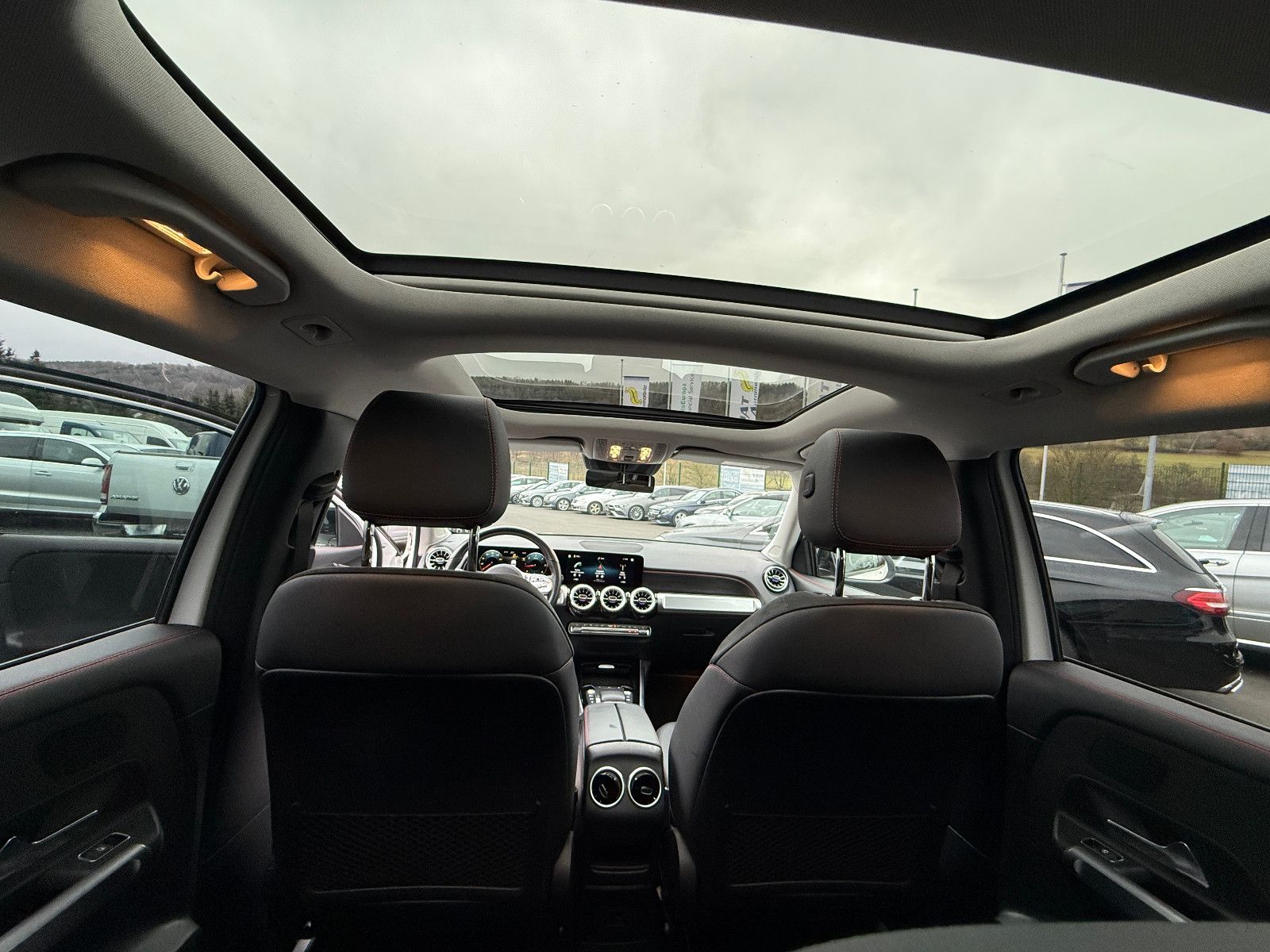 Fahrzeugabbildung Mercedes-Benz GLB 220d 4Matic AMG ACC AHK Kamera Ambiente Pano