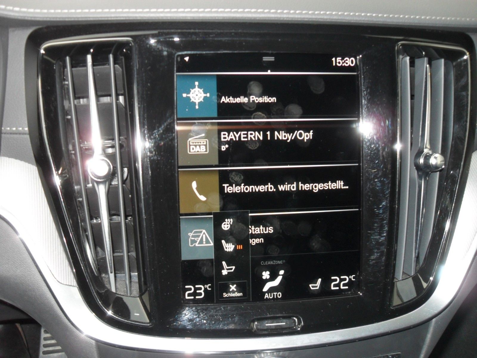 Fahrzeugabbildung Volvo V60 T8 R Design | AWD