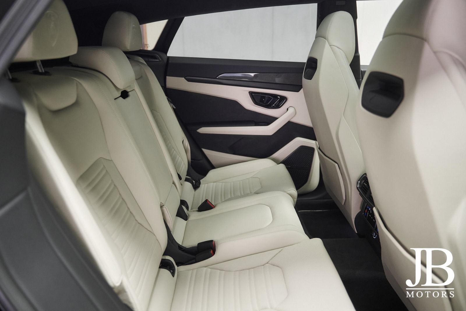 Fahrzeugabbildung Lamborghini Urus SE Panorama 3D B&O Carbon 23 Zoll