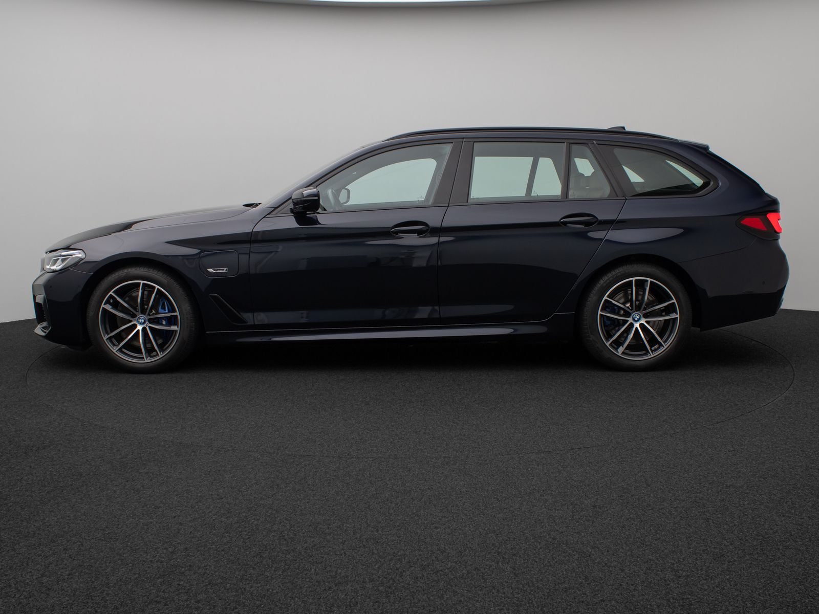 Fahrzeugabbildung BMW 530e M Sport Panorama Laser Kamera HUD DAB H/K