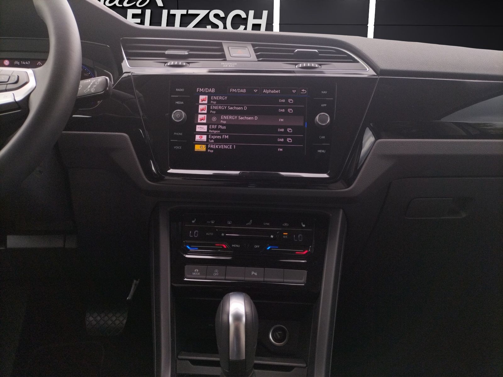 Fahrzeugabbildung Volkswagen Touran TDI Highline DSG LED AHK Navi AID ACC RFK