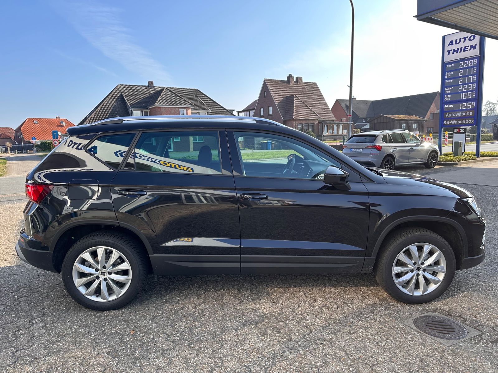 Fahrzeugabbildung SEAT Ateca 1.5 TSI Style DSG AHK/Navi/ACC/LED/SHZ/APP